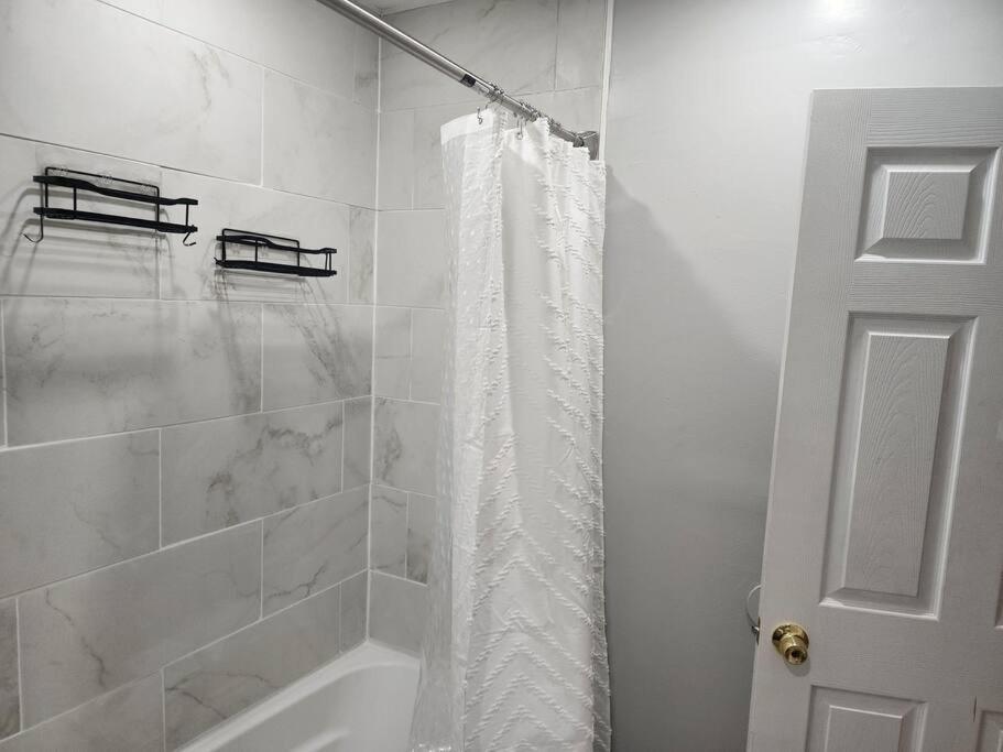 Fortune Suits And Apartment Albany Bagian luar foto